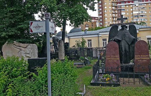Навигационная информация на Ваганьковском кладбище Москвы